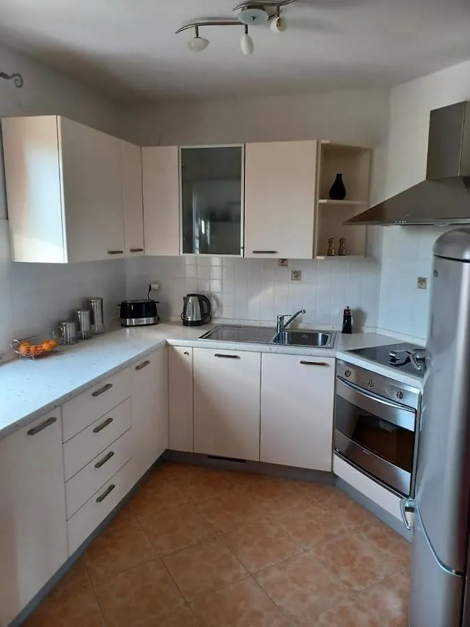 Guest house Lovely Apartment Piantade Vrvari