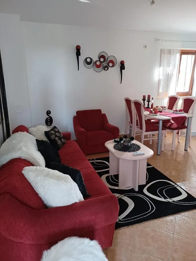 Guest house Lovely Apartment Piantade Vrvari