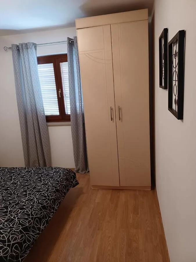 Lovely Apartment Piantade Vrvari Guest house